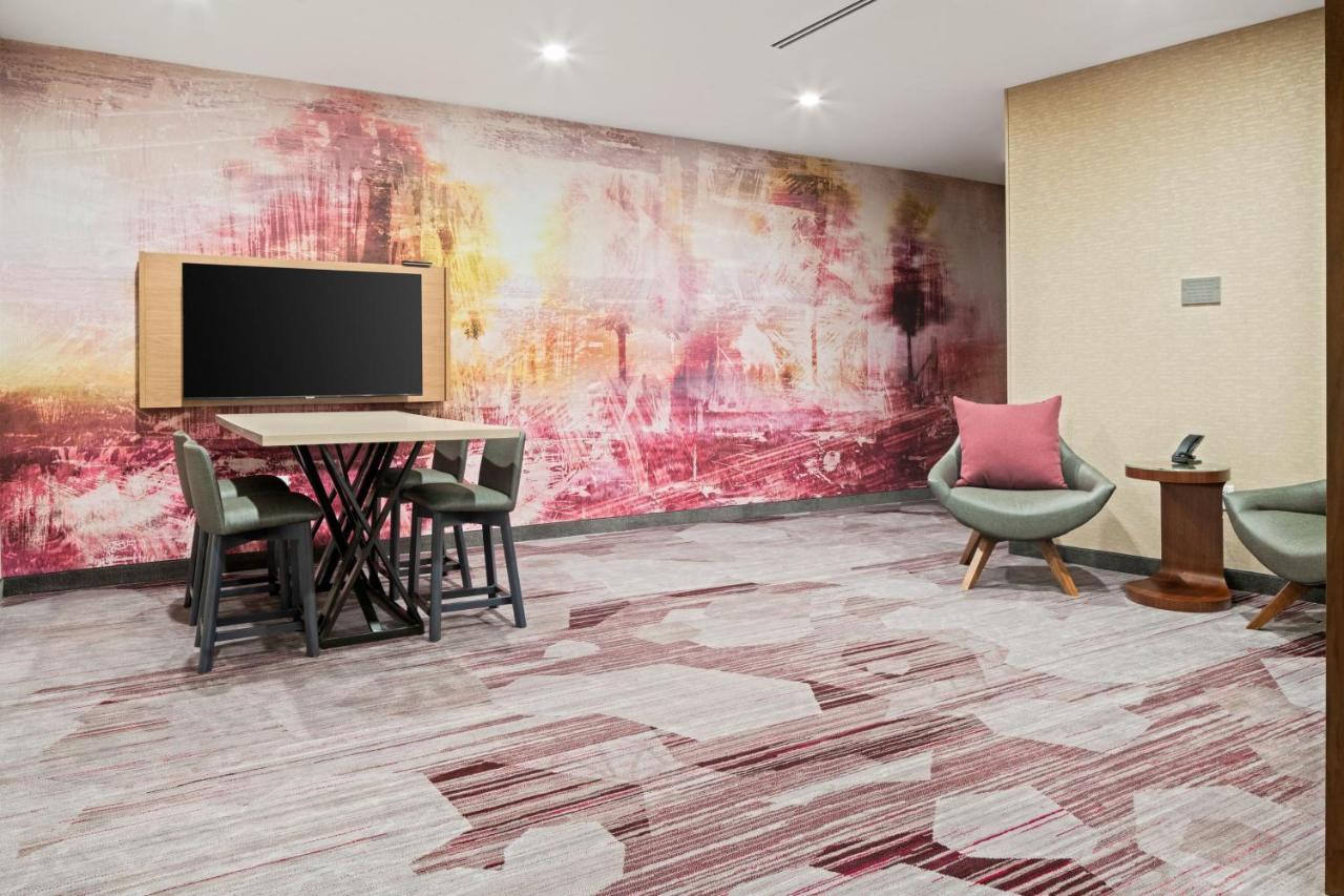 Courtyard By Marriott Houston Northeast Hotel Exterior photo